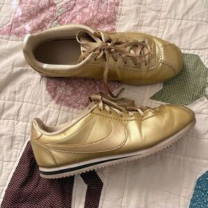Nike Cortez SE Metallic Gold Sneakers Youth 7/Womens 8.5